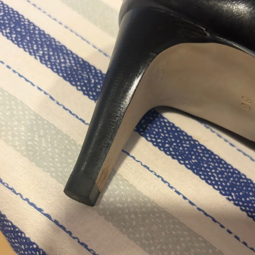 Elegant Talbots Black Leather Women's Pumps - Picture 4 of 12